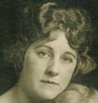 1919 Helen 26, Betty 317042014