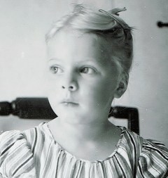 1947-2 Minnie the cat and B's b'day02052014 (2)