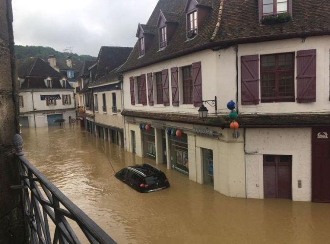 salies_voiture_sous_leau-3707715